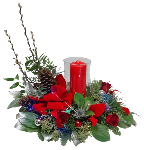 Centro de mesa con vela roja en cristal, rosas y pino, pieza real de Bella Flor